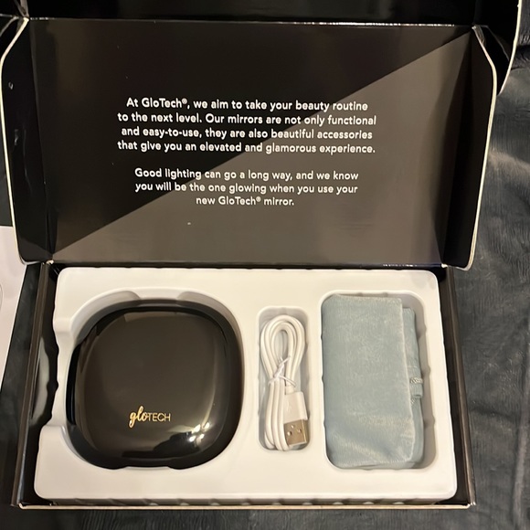 Black Glo Tech Led Compact Mirror - Picture 2 of 3